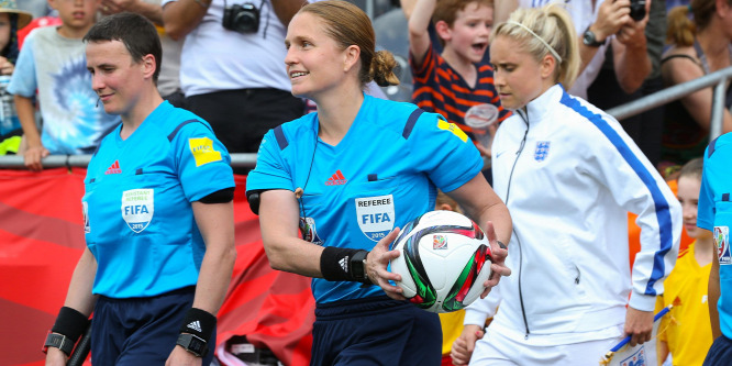 Történelmi döntést hozott a FIFA bírókról