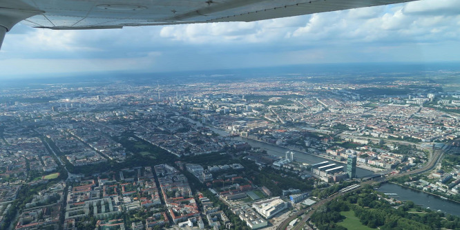 Öt percig pilóta lehettem Berlin fölött