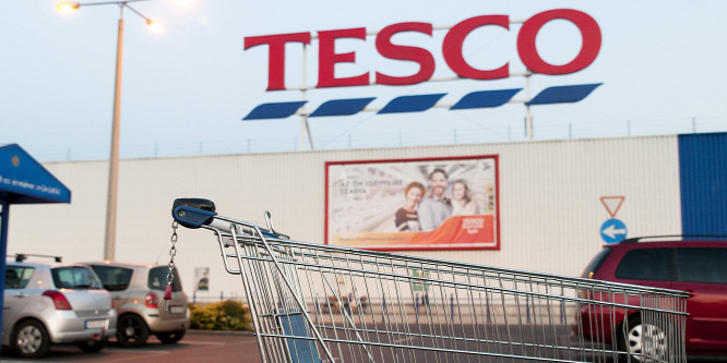 A Tesco elárulta, hogy mire cseréli a műanyag palackokat