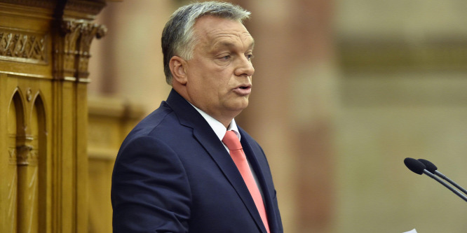 Orbán: A brüsszeli bürokraták a "Soros-tervet" valósítják meg, és "Soros tenyeréből esznek"