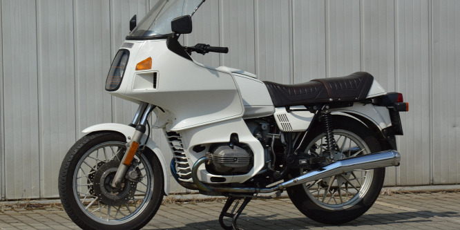 Szolgált és védett - BMW R45 veterán teszt