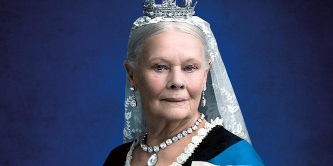 Csodás, ahogy a 82 éves Judi Dench átváltozik kamasszá