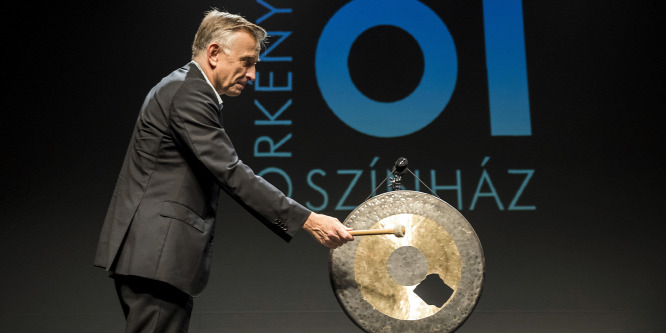Átadták az Örkény Színház felújított nézőterét