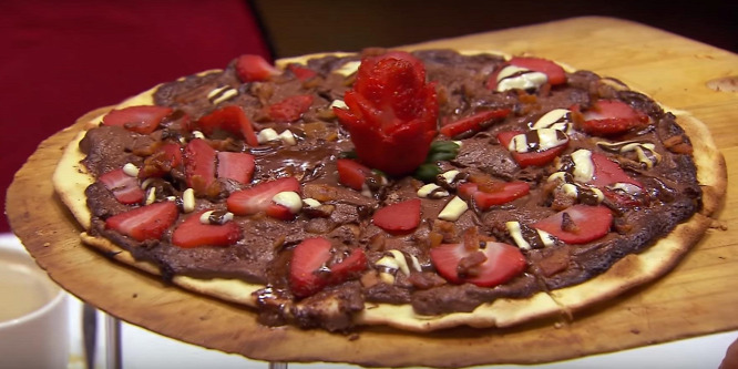 Gordon Ramsay csokoládés, baconös pizzát kóstolt