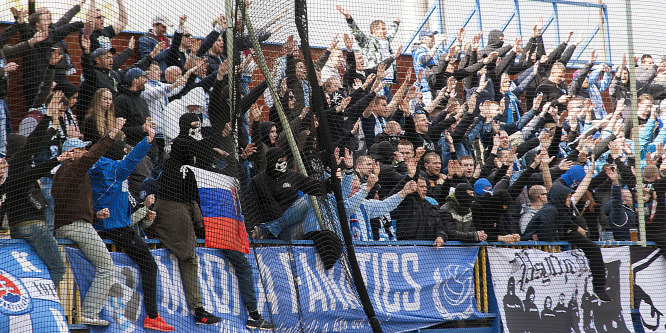 El-selejtező: közel ezer osztrák rendőr fogadja a Slovan szurkolóit