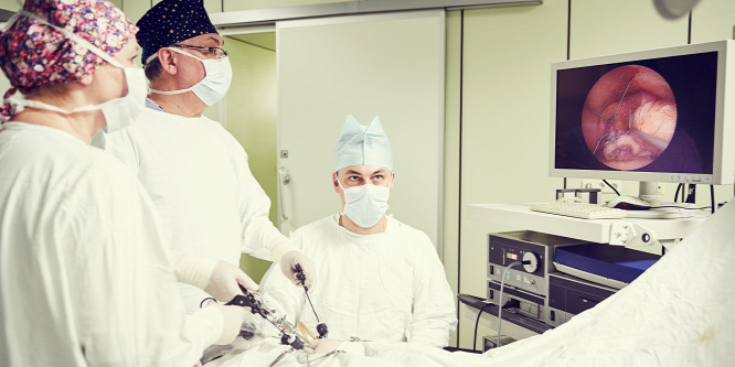 Elsőként ültettek be halbőrből készült vaginát egy transznemű férfinak