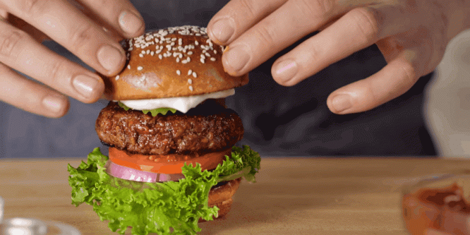 Génmódosított a vegák kedvenc növényi alapú hamburgerhúsa