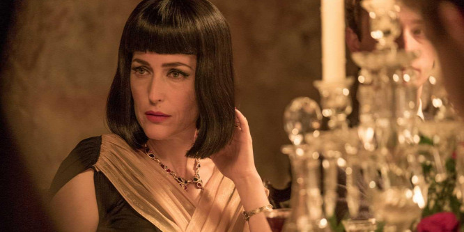 Gillian Anderson és Glenn Close közös bűnténybe keveredett