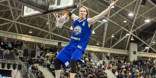 Önfeledt hangulat és látványos légiparádé a kosárlabda All-Star gálán