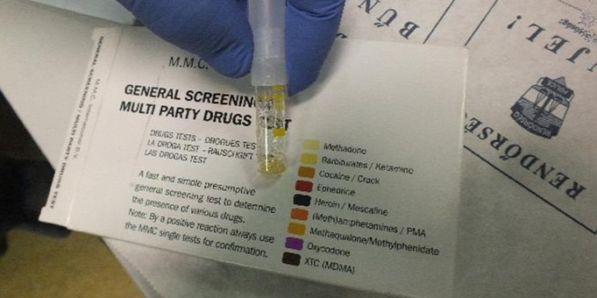 Egy gyógyszeres dobozban találtak drogot a rendőrök