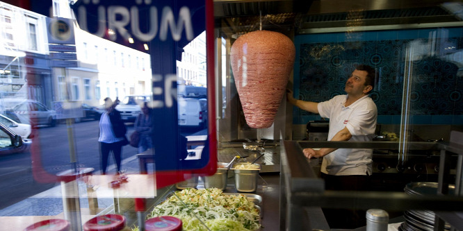 Magyarországra is került fertőzött kebabhús