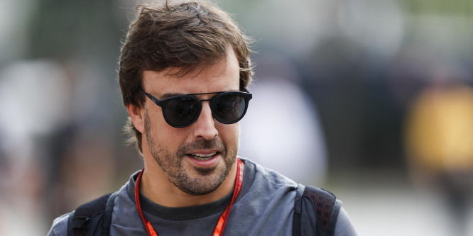 Jóízűt gokartozott a haverokkal Fernando Alonso