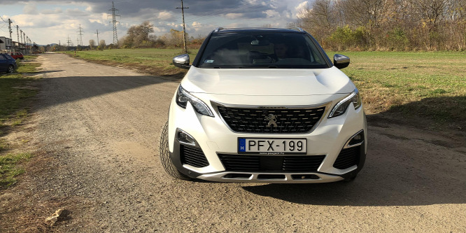 Két potyautas az Év autója fedélzetén - Peugeot 5008 GT teszt