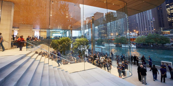 Szoftverhiba miatt lógtak jégcsapok az Apple Store tetejéről