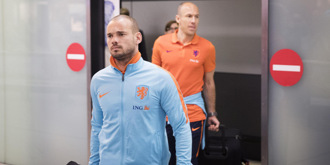 Búcsúzik a holland legenda, Katarba megy levezetni