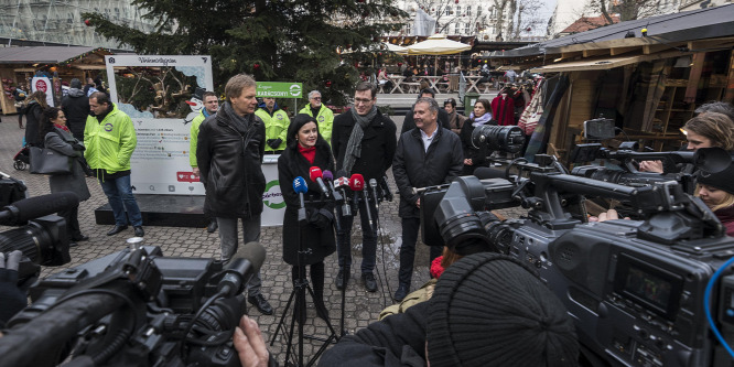 Ellenzéki erkölcsök: az MSZP és a Liberálisok versenyeztek, ki árulja el a másikat