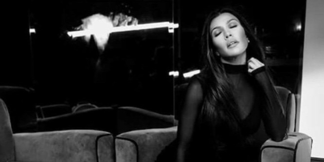 Minden szemszögből megmutatta formás idomait Kourtney Kardashian: fotó