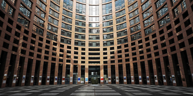 Milliószámra kerülhetnek veszélybe biztosítások az EU-ban