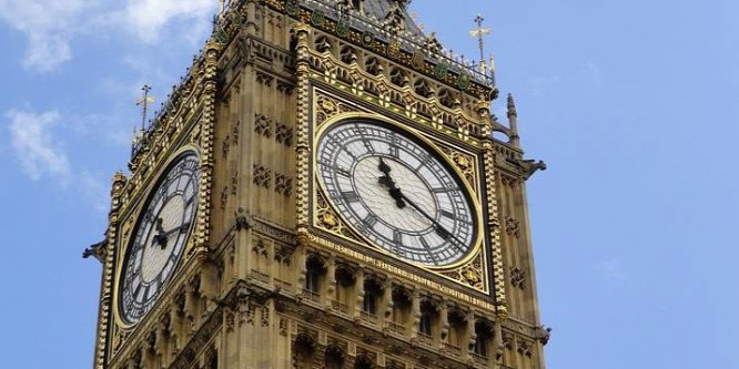 Egy táncosnő is megirigyelhetné a Big Ben mozgását