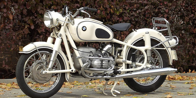 Ha egy öreg rendrmotor mesélni tudna - BMW R60/2 veterán teszt