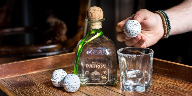 Fürdőbomba a pohárban – itt az alkoholos pezsgőtabletta