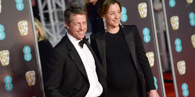 Hugh Grant várandós szerelme tündökölt a BAFTA-gálán: fotó