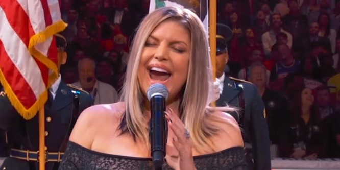 Kínos röhögés lett Fergie szexinek szánt himnuszelőadásából