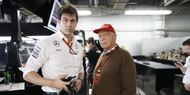 Meghatóan tisztelgett a Mercedes Niki Lauda előtt