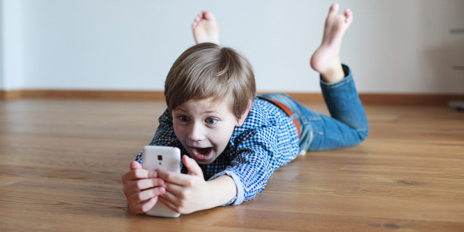 Legyél felelős digitális szülő! Nem minden gyerekfotó való a közösségi oldalakra