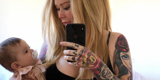 Jenna Jameson volt pornósztár mostanában az anyaságnak él, szoptatós fotót posztolt