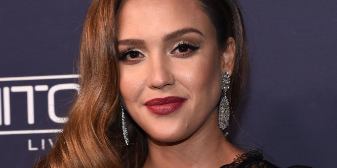 Jessica Alba rosszfiúk közé keveredett