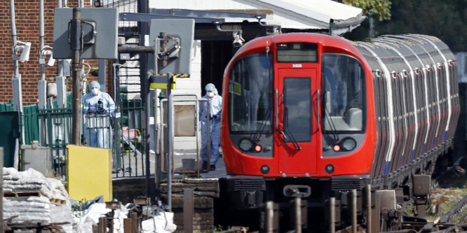 A londoni metrón robbantott az iraki migráns, 30 ember sérült meg