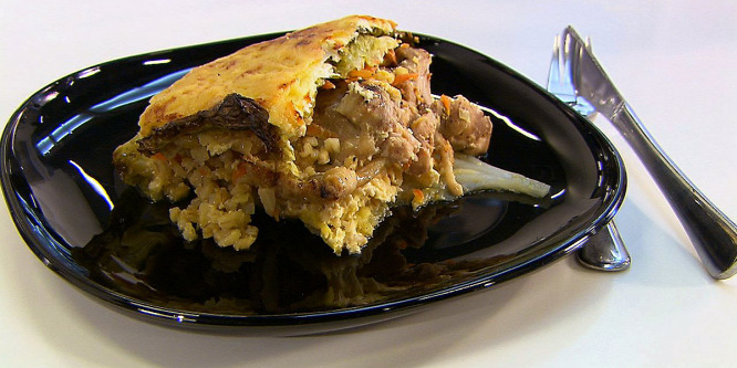 Recept: zöldséges rakott kel csirkecombbal és gerslivel