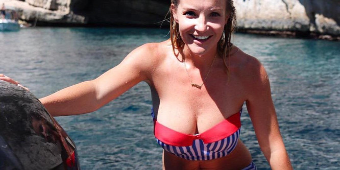 Kihívó öltözködése miatt vált meg a BBC Helen Skelton műsorvezetőtől