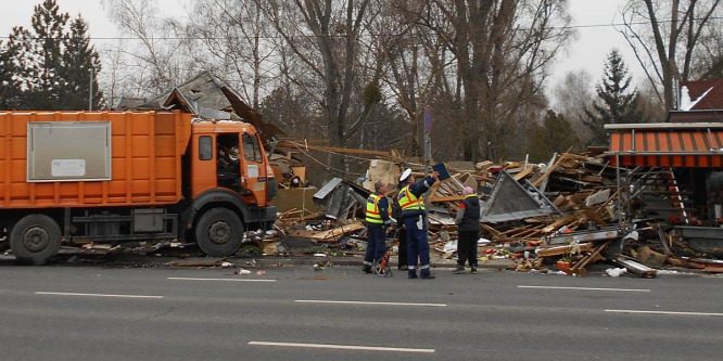 Elvesztette eszméletét a szemétszállító sofőrje a baleset előtt