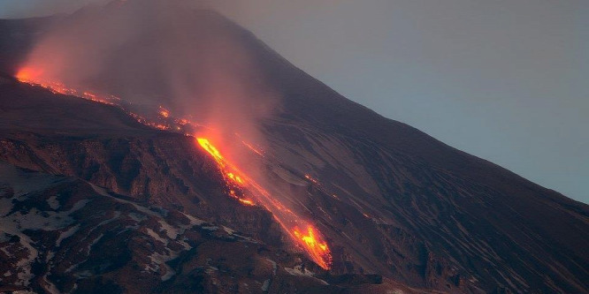 Csobbanás: a Földközi-tenger felé csúszik az Etna