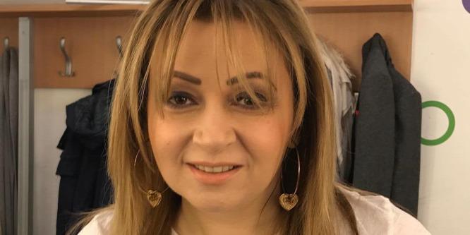 Gáspár Bea közösségi oldalán mutatta meg, hogyan készül a frizurája
