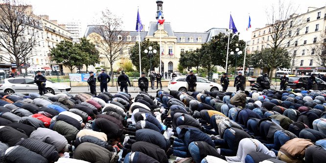 Titkosszolgálati jelentés: már 150 francia városrészben irányít a radikális iszlám