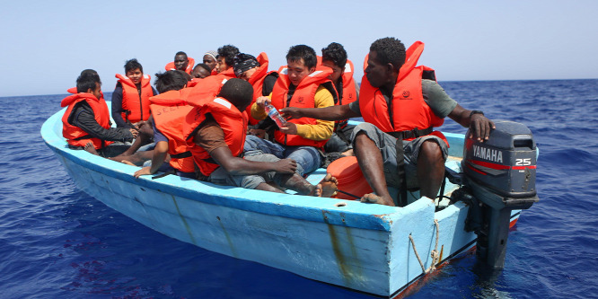 400 migránst fogott el a líbiai parti rség a Földközi-tengeren