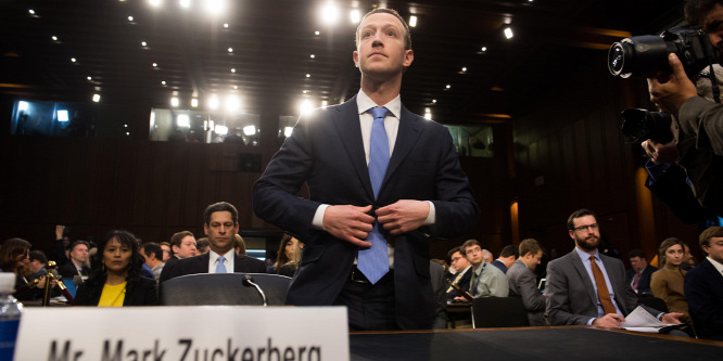 Tovább dagad a Facebook-botrány, csillagászati büntetés jöhet