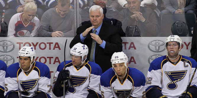 Visszavonul az NHL történetének egyik legsikeresebb edzője