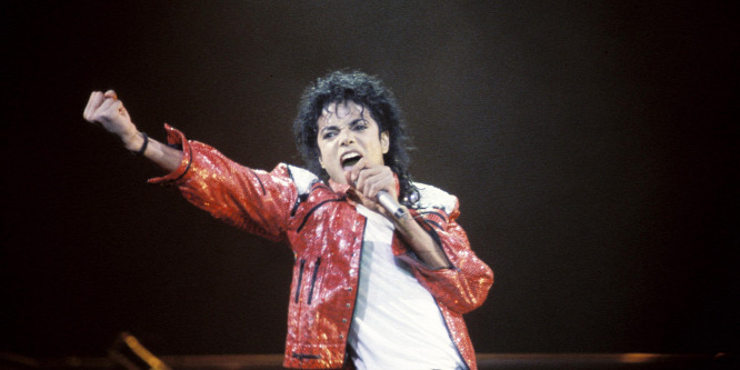 Egy nő is megvádolta Michael Jacksont szexuális zaklatással