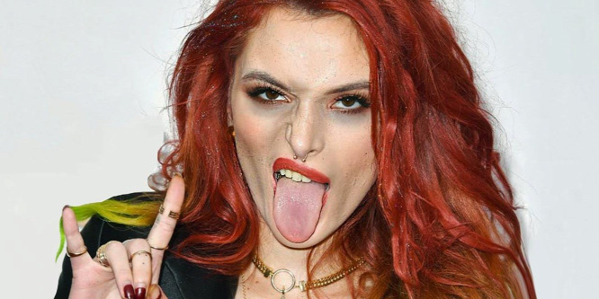 Leszbikus csók és tánc lábfájásig - Bella Thorne durván partizik