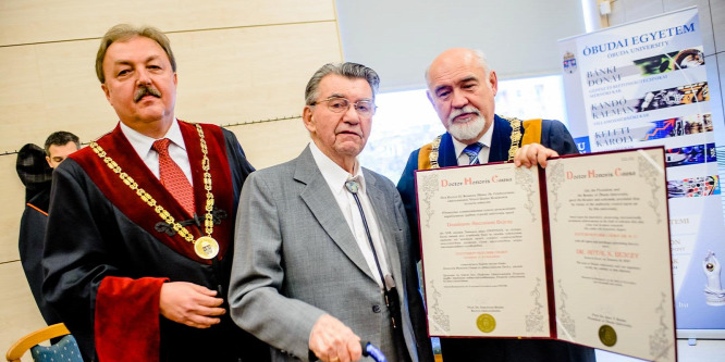 Magyar űrkutató életművéből nyílt kiállítás az Óbudai Egyetemen