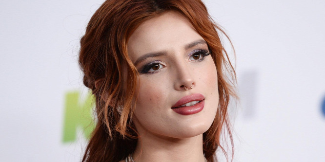 Bella Thorne az interneten keres új barátnőt - fotó