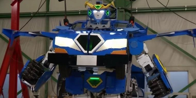 Megépítették a világ első igazi Transformer robotját - videó