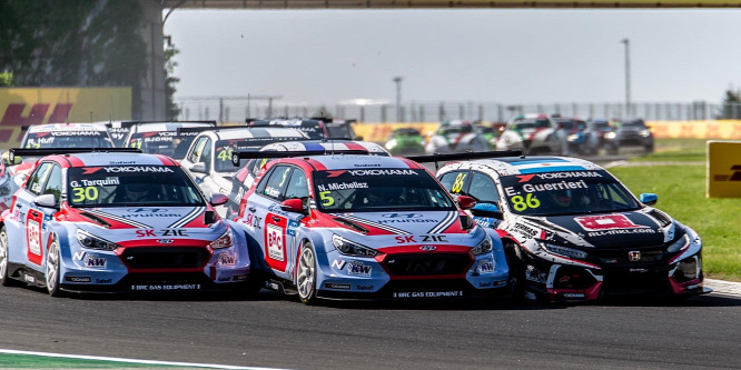 Michelisz a rajtnál szendvicsbe került, veszélyben a dobogó