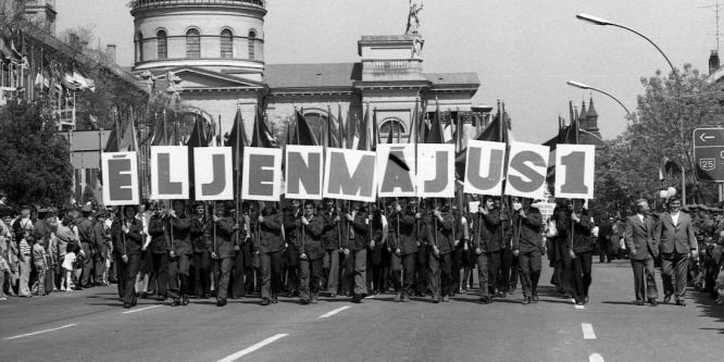 Archív fotókon a május 1-i felvonulások a 20. század második feléből