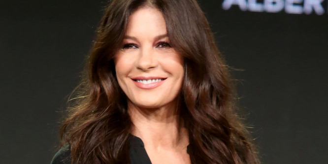 Catherine Zeta-Jones úgy fest ezen a képen, mint Victoria Beckham - Fotó
