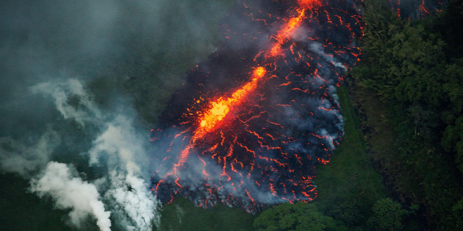 Már 18 hasadékból ömlik a láva a Hawaii-szigeteken